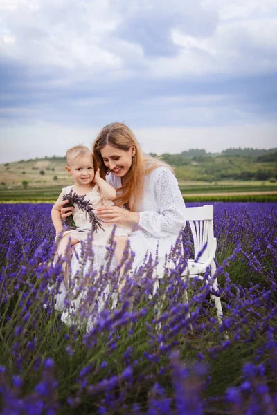 Sitting White Chair Lavender Field Happy Mother Hugs Her Daughter — Stock Photo, Image