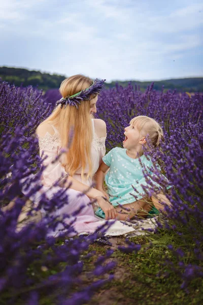 Little Laughing Girl Her Mom Family Picnic Lavender Field — Stock Photo, Image