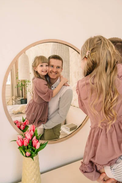 Father Daughter Reflection Mirror — Stock Photo, Image