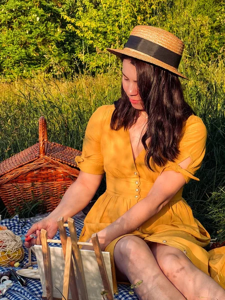 Woman Yellow Dress Hat Indulges Outdoor Painting — Stock Photo, Image