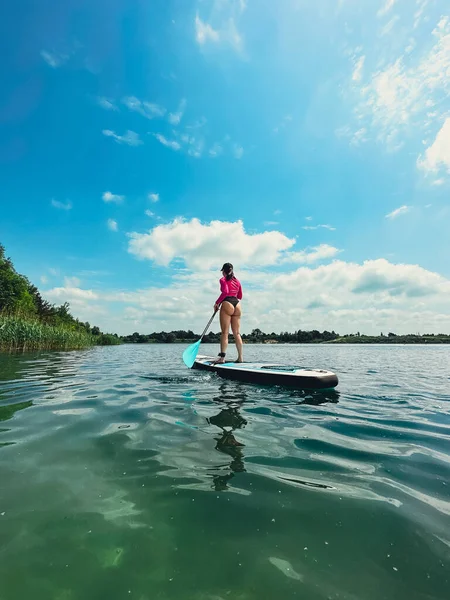 Standing Woman Supboard Summer Water Lake Activities — Stock Photo, Image