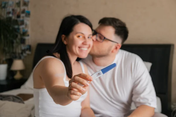 Happy Couple Looking Positive Pregnancy Test Copy Space — Stock Photo, Image