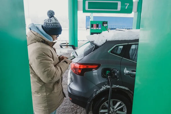 Man fills up his car and pays for gas with an app