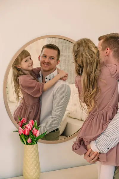 Father Daughter Reflection Mirror — Stock Photo, Image