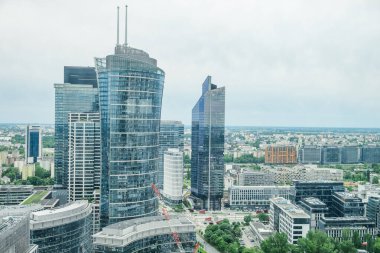 Kuş bakışı Warsaw 'lar yükselen gökdelenler. 27 Mayıs 2022. Varşova, Polonya.