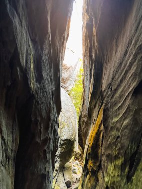 Kanyonun üstündeki günbatımının görüntüsü Kopyalama alanı