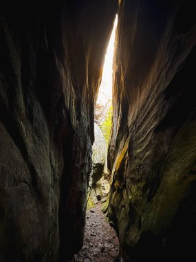 Kanyonun üstündeki günbatımının görüntüsü Kopyalama alanı