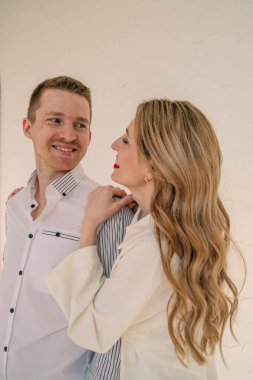 Güzel çift sarılma portresi