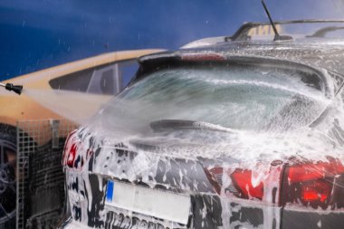 Oto Yıkama 'da yıkanan SUV kopyalama alanı