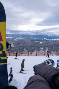 Kış Dağındaki Snowboardçu Kopya Alanı