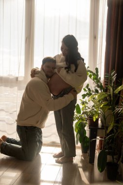 Sevimli Pencere Çifti 'nin Bekleyen Ebeveynler Samimi Anı