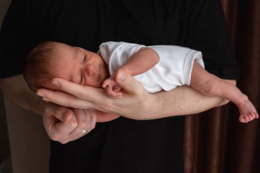 Yeni doğmuş Bebek Beşik Elde Yaklaş