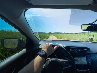 Manzaralı Kırsal Toprak Yolu kopyalama alanı üzerinde sürüş