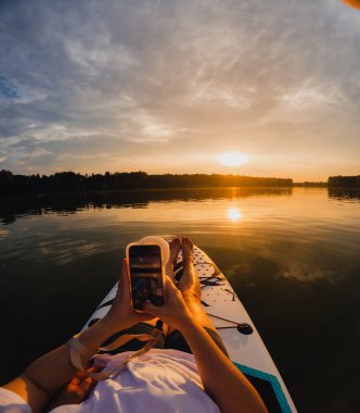 Paddleboard Günbatımı Sahne Kopyalama Boşluğu Gevşetiliyor