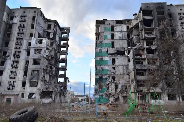 Borodyanka, Kyiv bölgesi. Şehir Rus birliklerinin işgalinden kurtulduktan bir yıl sonra. Yıkılmış evler.
