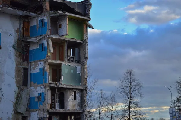 Borodyanka, Kyiv bölgesi. Şehir Rus birliklerinin işgalinden kurtulduktan bir yıl sonra. Yıkılmış evler.
