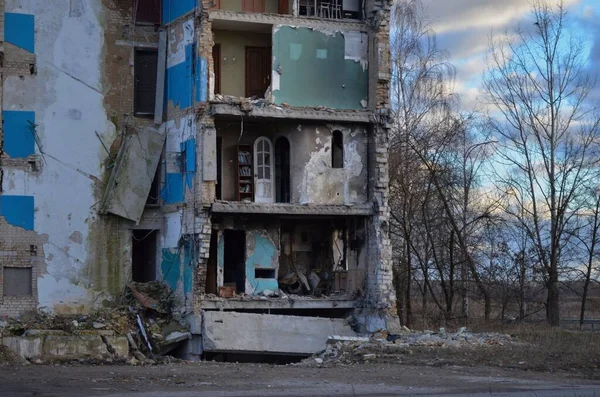 Borodyanka, Kyiv bölgesi. Şehir Rus birliklerinin işgalinden kurtulduktan bir yıl sonra. Yıkılmış evler.