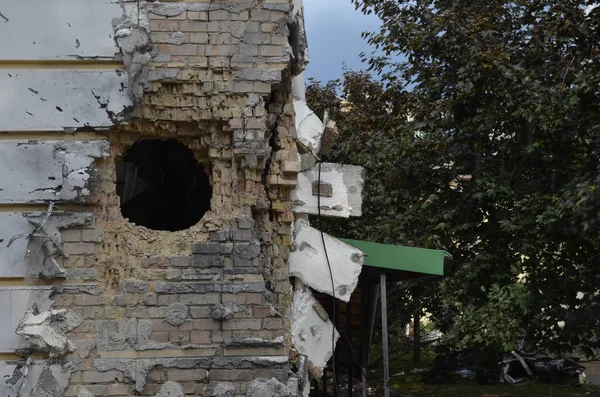 Irpin, Kyiv bölgesi, Ukrayna - Eylül 2022: Rus birlikleri tarafından bombalandıktan altı ay sonra Irpin şehri