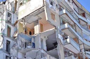 Dnipro, Ukrayna - Şubat 2023: Rus füzesinin vurduğu ev