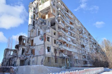 Dnipro, Ukrayna - Şubat 2023: Rus füzesinin vurduğu ev