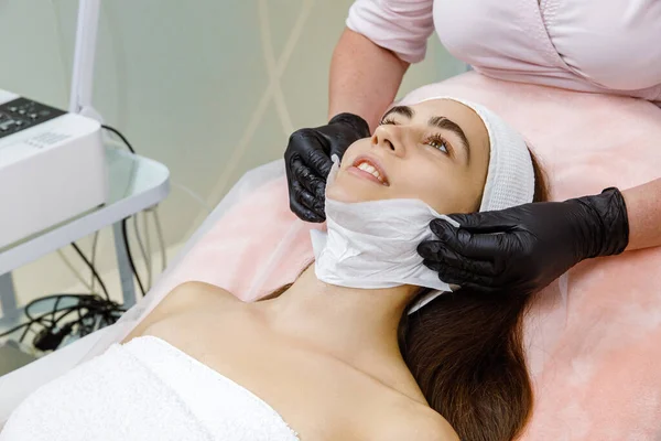 Servizio Cosmetico Terapia Cosmetica Pulizia Della Pelle Terapia Facciale Trattamento — Foto Stock