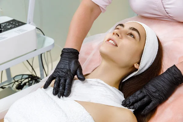 Kosmetyka Kosmetykoterapia Oczyszczanie Skóry Terapia Twarzy Pielęgnacja Twarzy Leczenie Odmładzania — Zdjęcie stockowe