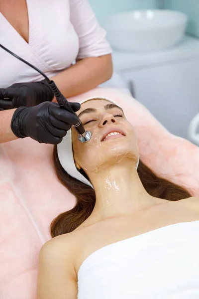 Rejuvenescimento Facial Procedimento Elevação Esfoliação Cutânea Terapia Microdermoabrasão Renovação Pele — Fotografia de Stock