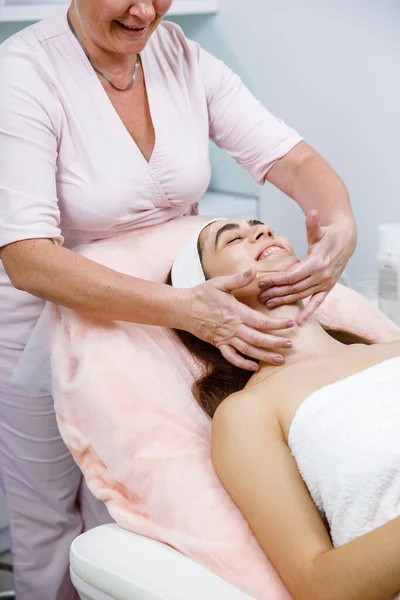 Lifting Massaggio Viso Trattamento Viso Lavaggio Della Pelle Pulizia Della — Foto Stock