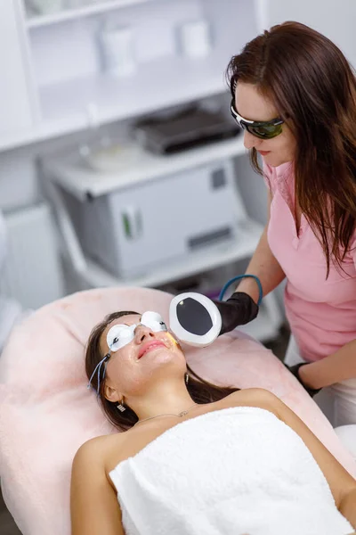 Facial Cosmetic Treatment Rejuvenating Procedure Ipl Procedure Lifting Procedure Dermatology — Stock Photo, Image