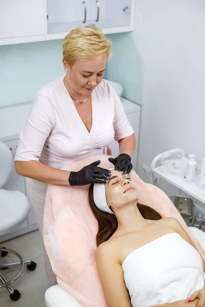Servizio Cosmetico Terapia Cosmetica Pulizia Della Pelle Terapia Facciale Trattamento — Foto Stock