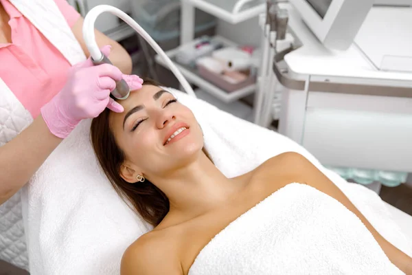 Terapia Della Pelle Procedura Cosmetica Viso Trattamenti Invecchiamento Consulente Bellezza — Foto Stock