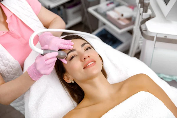 Melhoria Cosmética Serviço Cosmetologia Serviço Dermatológico Consultor Beleza Está Administrando — Fotografia de Stock