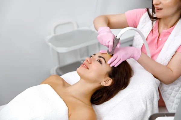 Trattamenti Viso Ringiovanenti Trattamento Rifacimento Servizio Cosmetologia Trattamento Viso Terapia — Foto Stock