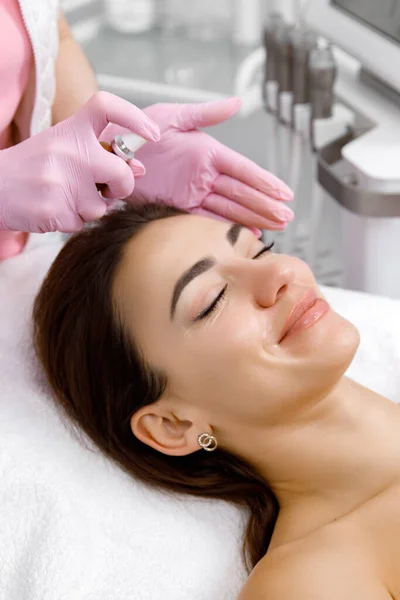 Leczenie Twarzy Zabieg Kosmetyczny Twarzy Usługi Kosmetologiczne — Zdjęcie stockowe