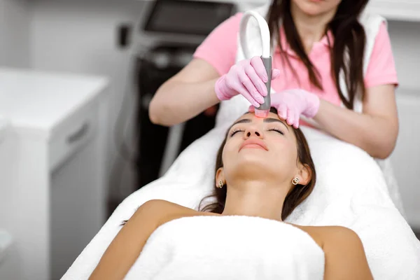 Usługi Kosmetologiczne Leczenie Twarzy Leczenie Odmłodzenia Kosmetyczne Zabiegi Twarz Leczenie — Zdjęcie stockowe
