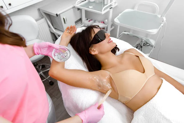Beauty Epilation Ontharing Gel Aanbrengen Diode Laser Onderarm Laser Ontharing — Stockfoto
