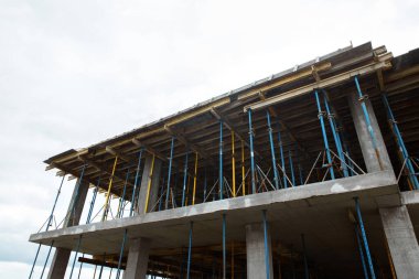 İnşaat halindeki bina, metal inşaat, inşaat projesi, bina ve vinç, vakıf işi, inşaat alanı