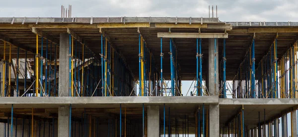 İşlem inşaatı, inşaat işleri, bina inşaatı, metal inşaat demiri, inşaat ve vinç.