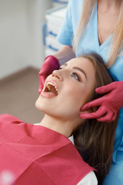 Cömert yüz eklemleri, osteopat performansları, yüz masajı eklemleri, kontrol dişleri, ağız bakımı, sağlıklı dişler, diş tedavisi