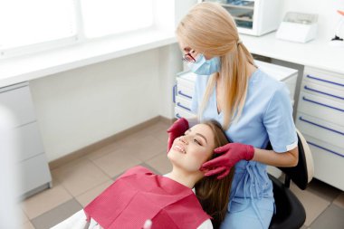 Cömert yüz eklemleri, osteopat performansları, yüz masajı eklemleri, kontrol dişleri, ağız bakımı, sağlıklı dişler, diş tedavisi