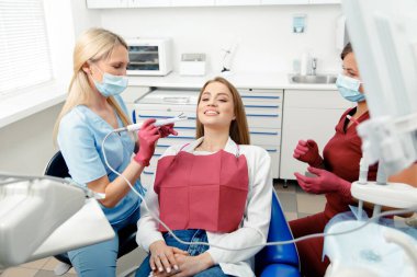 Diş muayenesi, diş kontrolü, diş muayenesi, sağlıklı dişler, dişçi muayenehanesi, profesyonel ortodonti kliniği.