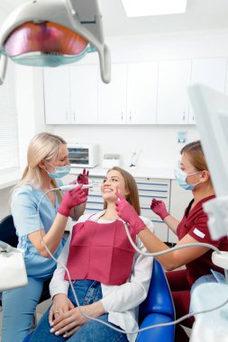 Diş muayenesi, diş kontrolü, diş muayenesi, sağlıklı dişler, dişçi muayenehanesi, profesyonel ortodonti kliniği.