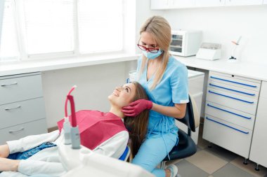 Cömert yüz eklemleri, osteopat performansları, yüz masajı eklemleri, kontrol dişleri, ağız bakımı, sağlıklı dişler, diş tedavisi