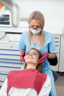 Cömert yüz eklemleri, osteopat performansları, yüz masajı eklemleri, kontrol dişleri, ağız bakımı, sağlıklı dişler, diş tedavisi