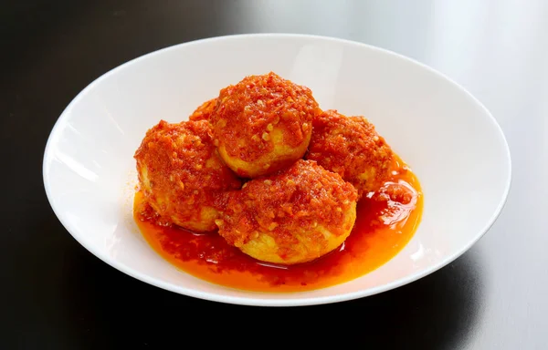 Baharatlı Haşlanmış Yumurtalar - Üst Görünüm ve Yakın Yumurta