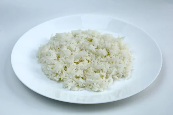 Vařená Bílá Rýže Talíři Izolované Bílém Pozadí — Stock fotografie