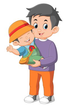 Gülümseyen genç adam baba resmi bebeğiyle tatile çıktı.