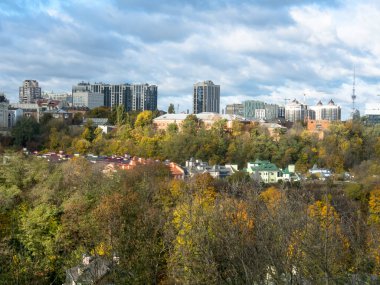 Ukrayna 'nın Kyiv şehrinde. Tarihi mimari ve manzara manzaraları, Kyiv 'in doğası. Peizazhna Sokağı.
