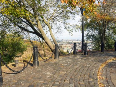 Ukrayna 'nın Kyiv şehrinde. Tarihi mimari ve manzara manzaraları, Kyiv 'in doğası. Peizazhna Sokağı.