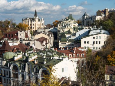 Güneşli bir günde Ukrayna 'nın başkenti Kiev' de. Tarihi mimari ve manzara manzaraları, Kyiv 'in doğası, sonbahar.